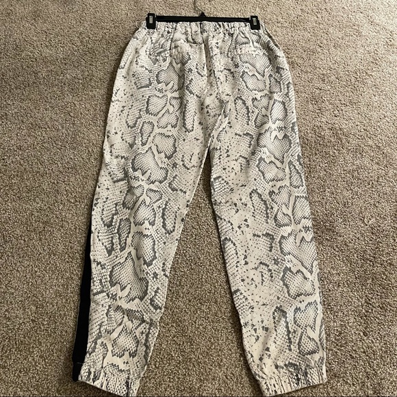 !NEW! PAM & GELA Snake Print High Rise Tie Track Jogger Pants - Size P - Picture 12 of 12